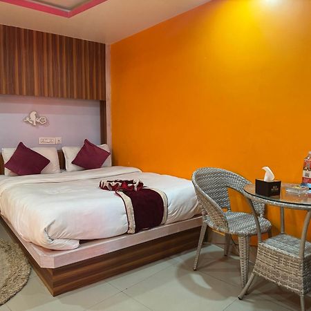 Om Tandoori Hotel Катманду Екстериор снимка