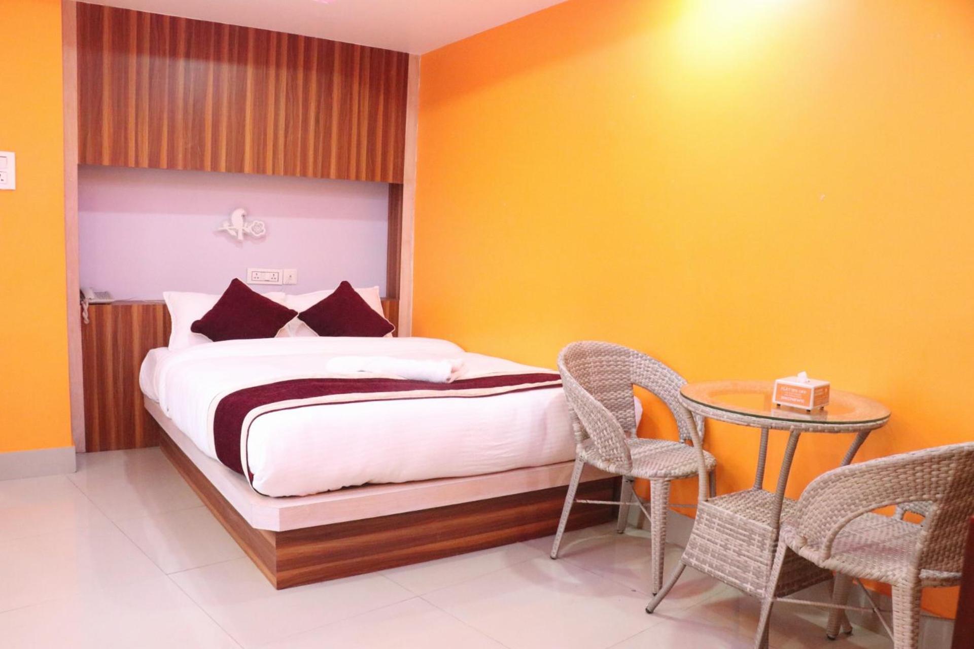 Om Tandoori Hotel Катманду Екстериор снимка