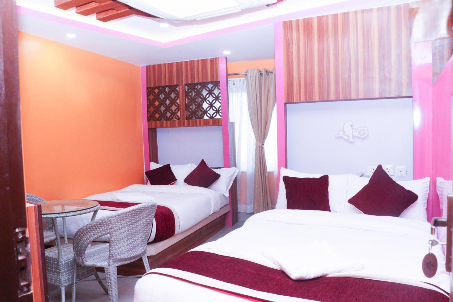 Om Tandoori Hotel Катманду Екстериор снимка